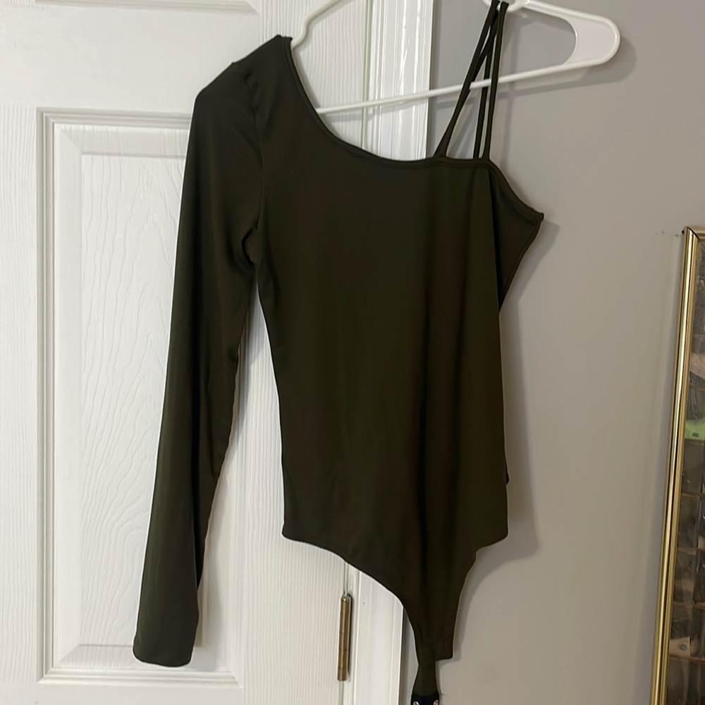 Lelis Collection. Olive Green. Size small